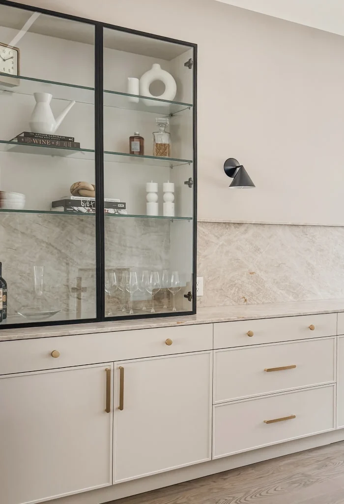 Marble backsplash in above dining cabinet